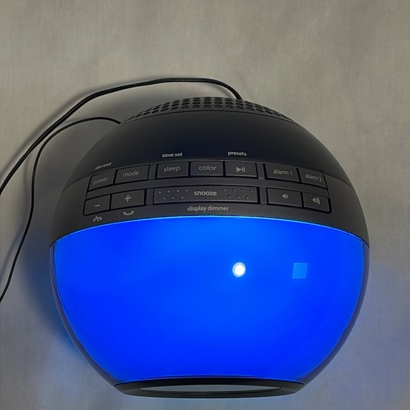 iHome LED Full Spectrum Color Changing Bluetooth FM Clock Radio w/ USB Charging - Picture 3 of 5